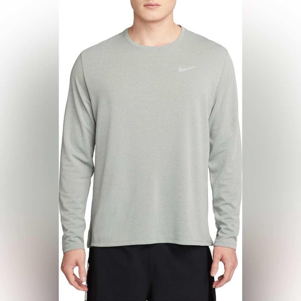 Nike Gray Long Sleeve Tee Athletic Fit